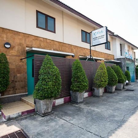 Oyo 345 The Click Guesthouse At Chalong Phuket Esterno foto
