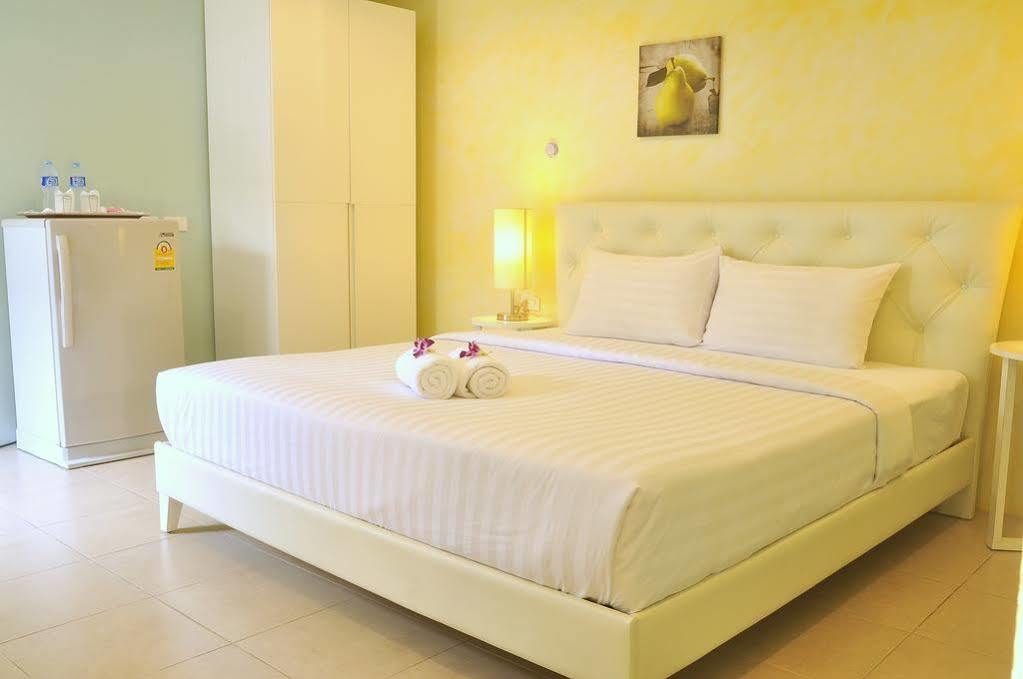 Oyo 345 The Click Guesthouse At Chalong Phuket Esterno foto