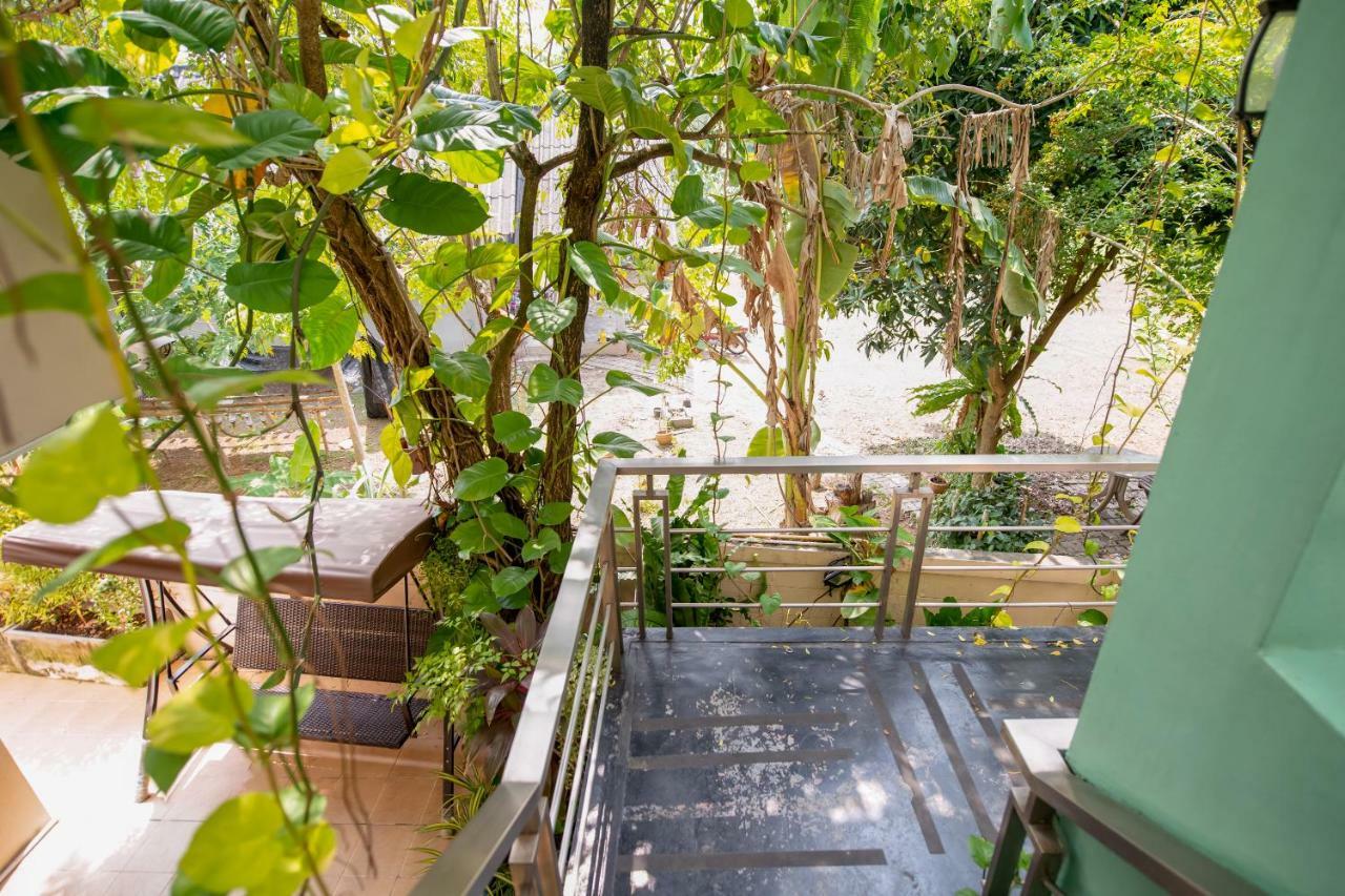 Oyo 345 The Click Guesthouse At Chalong Phuket Esterno foto